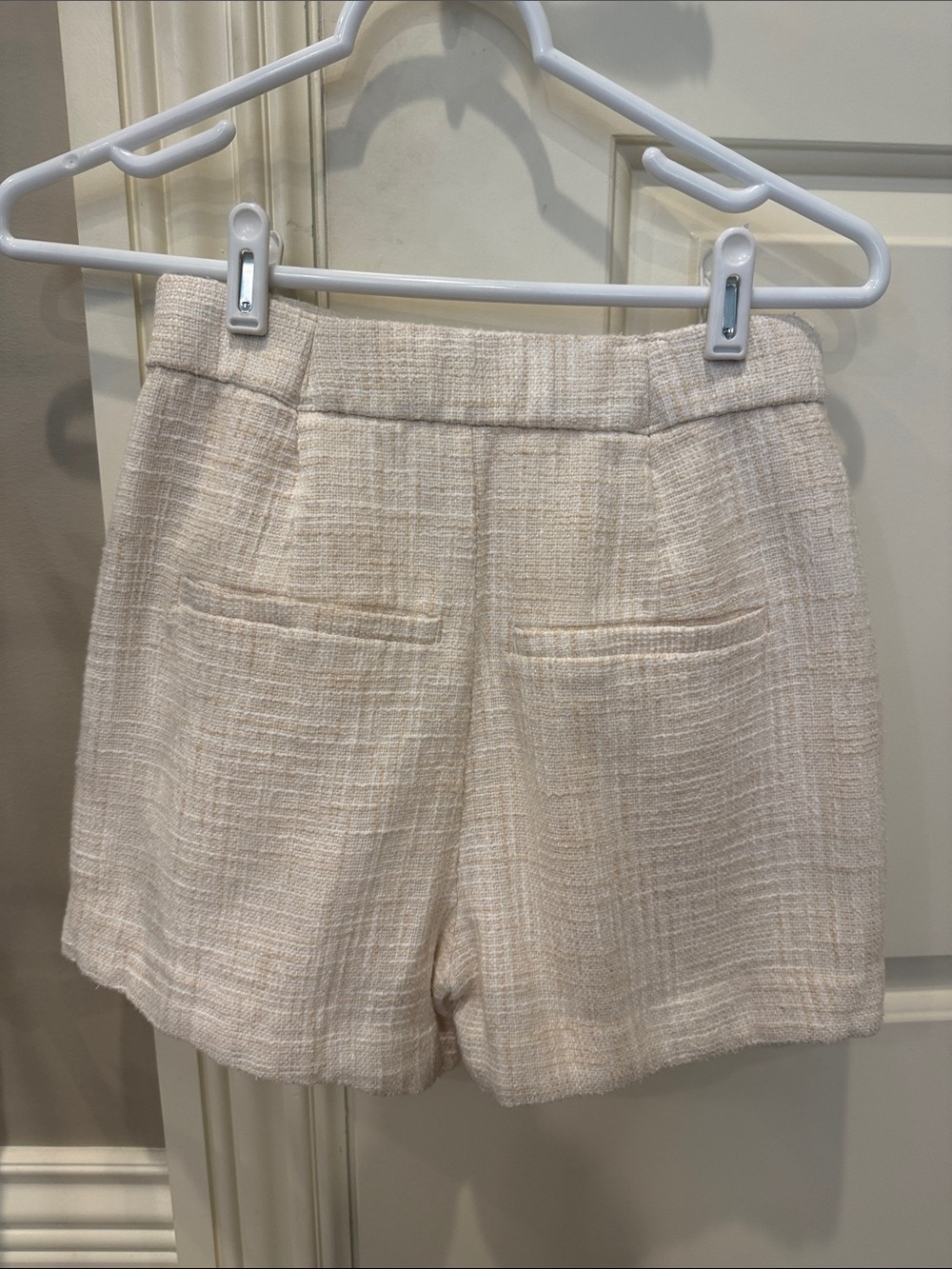 Abercrombie & Fitch Cream Textured High-Waist Shorts - Picture 4 of 4
